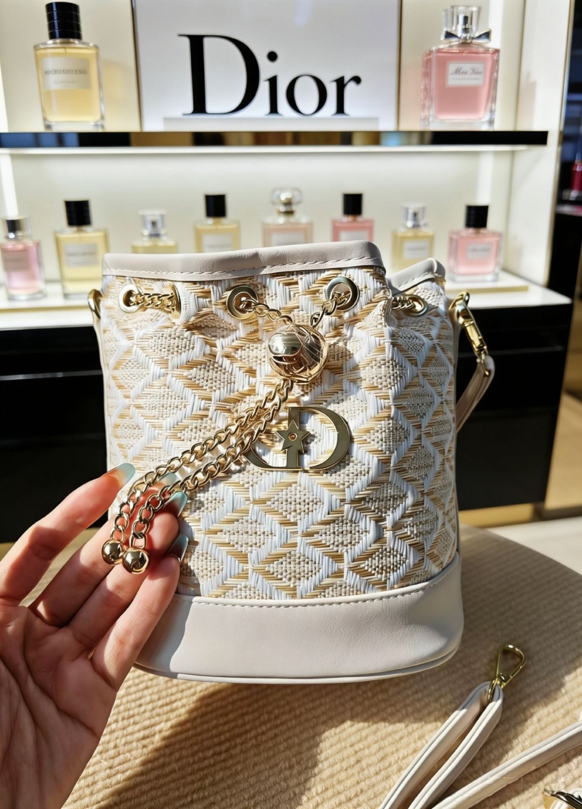 Makeup VIP GIFT C D Beauty Lace Bucket Bag Gold Chain Drawstring Crossbody Purse