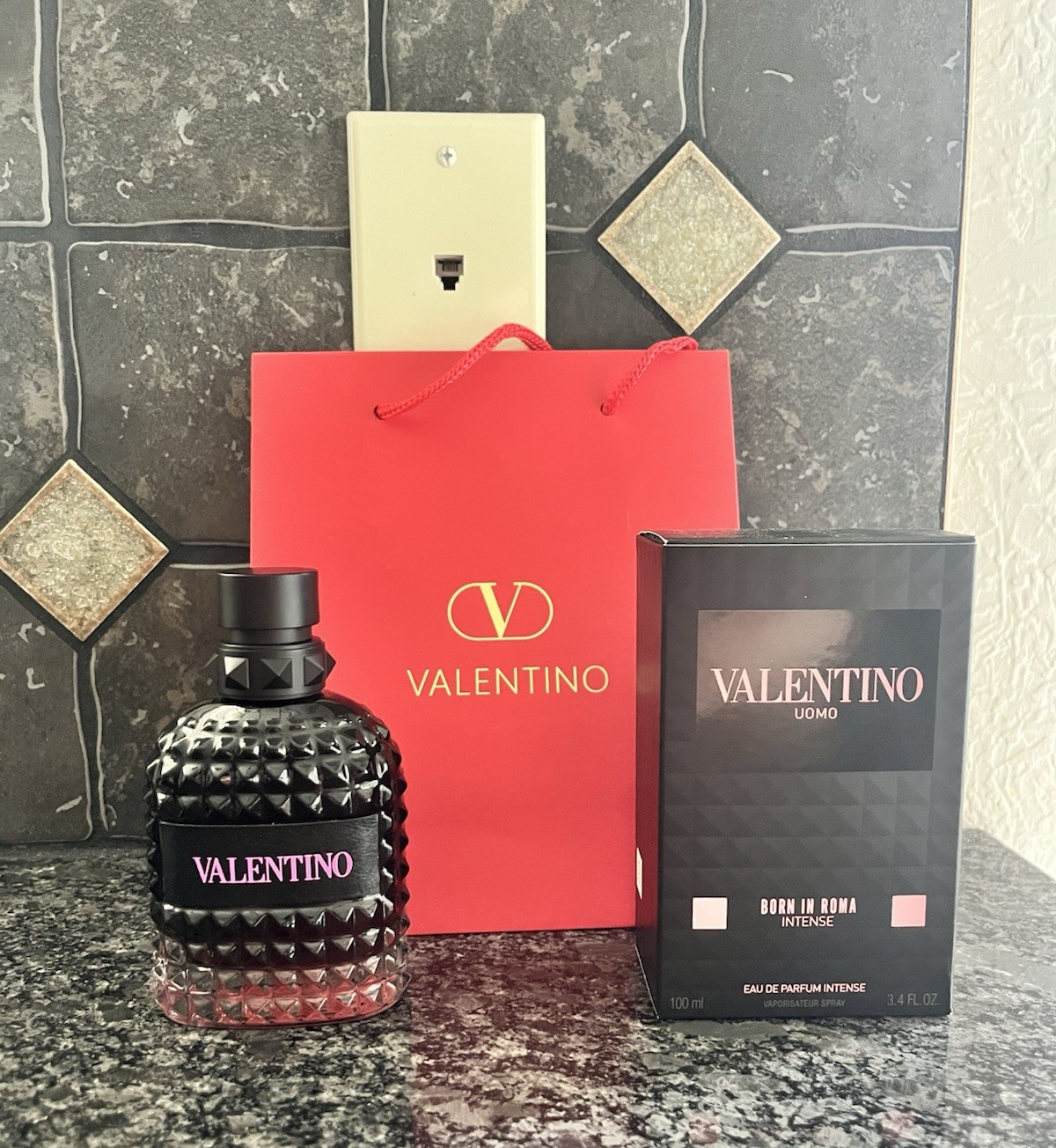 Valentino Born In Roma Intense 3.4 fl oz(100ml) Bag included