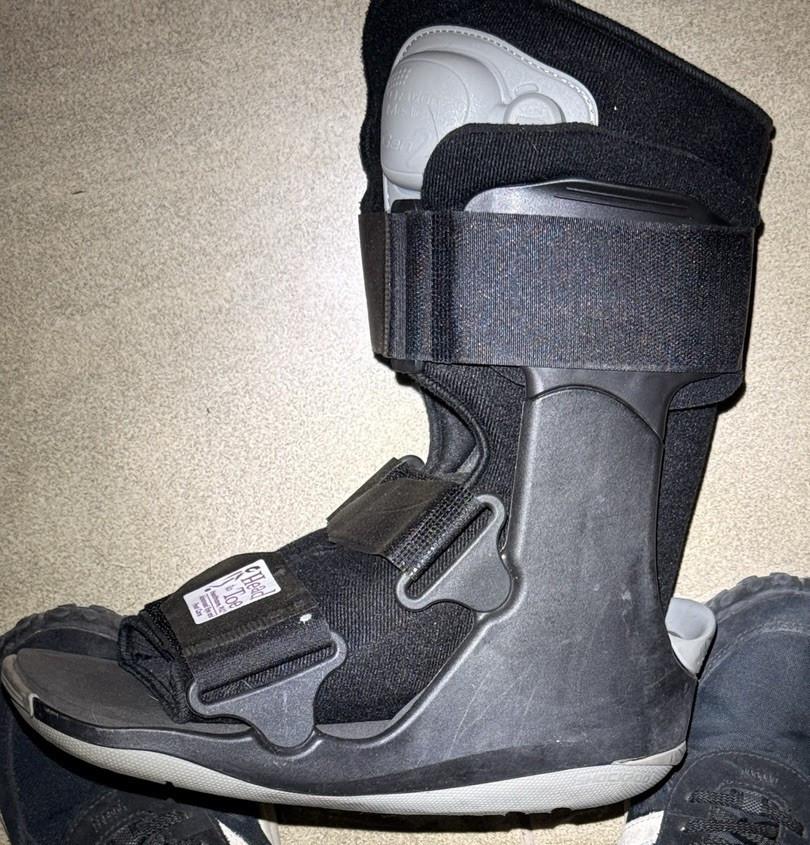 Head to Toe Adjustable Immobilization Walking Boot Foot/Ankle/Leg One Size Bk/Gr