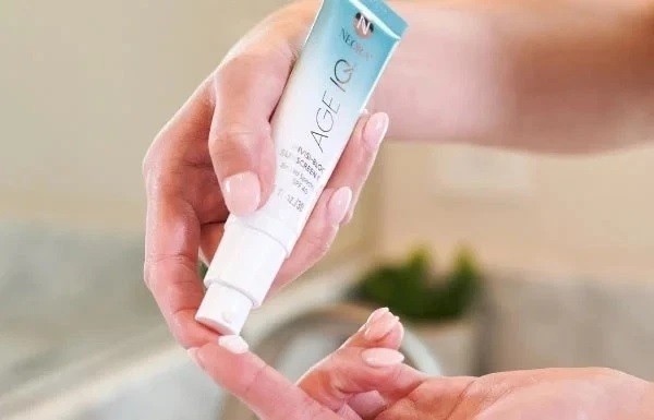 Neora Age IQ Invisi-Bloc Sunscreen Gel SPF 40 1 fl oz New Sealed 🚚From USA🚚