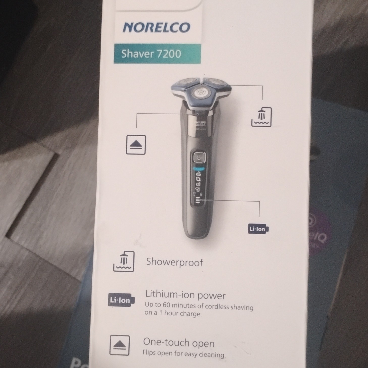 Philips Norelco Shaver 7200 3-Head Rotary Wet & Dry Showerproof Face/Neck