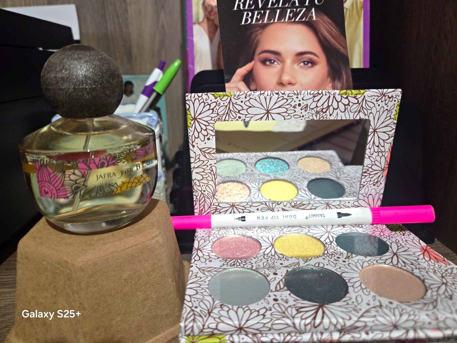 Jafra Shimmer Pressed Powder Eyeshadow Palette Gold Green Blue Gray Black