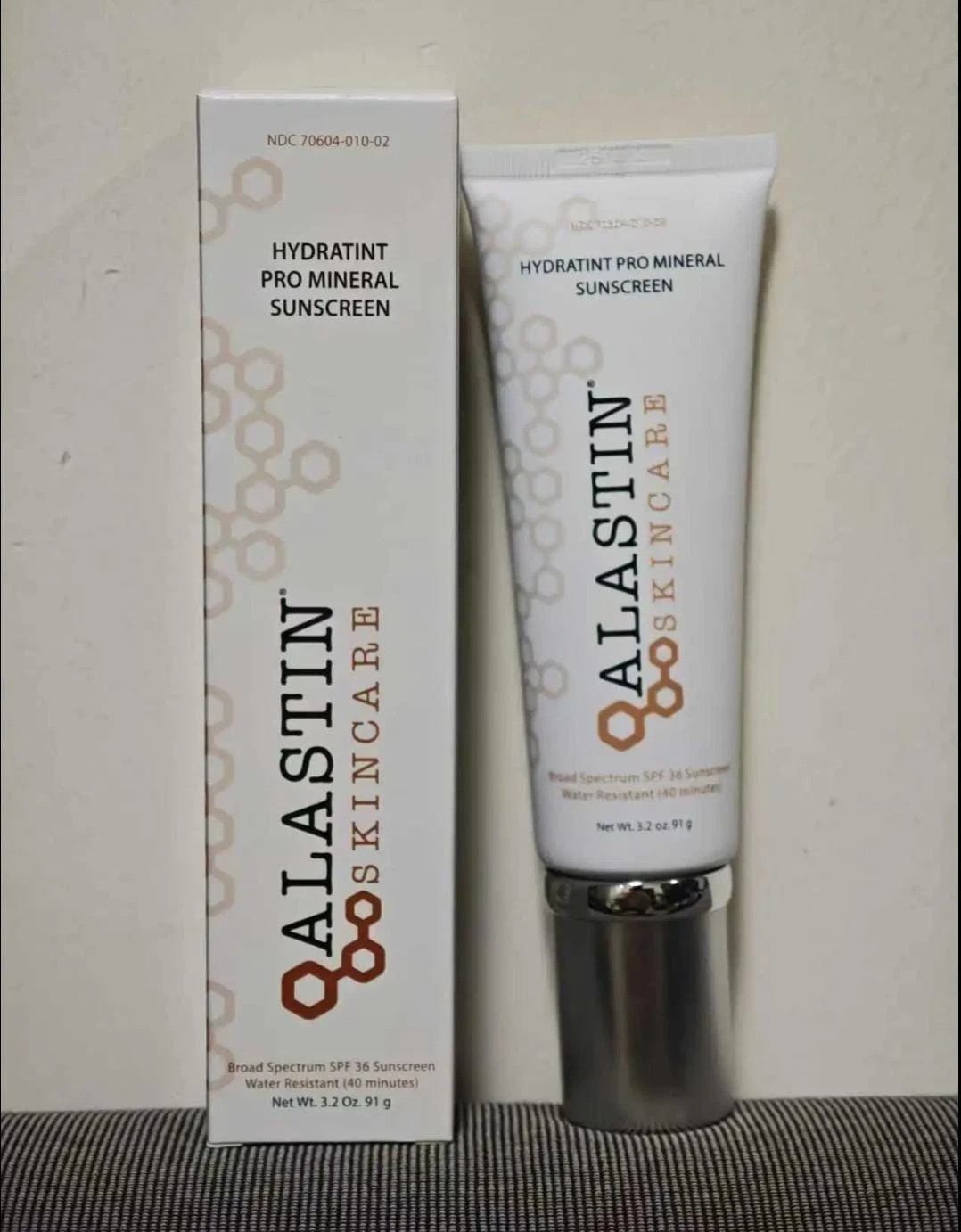 Alastin HydraTint Pro Mineral-Broad Spectrum Tinted Facial SP (3.2 oz) Exp 04/28
