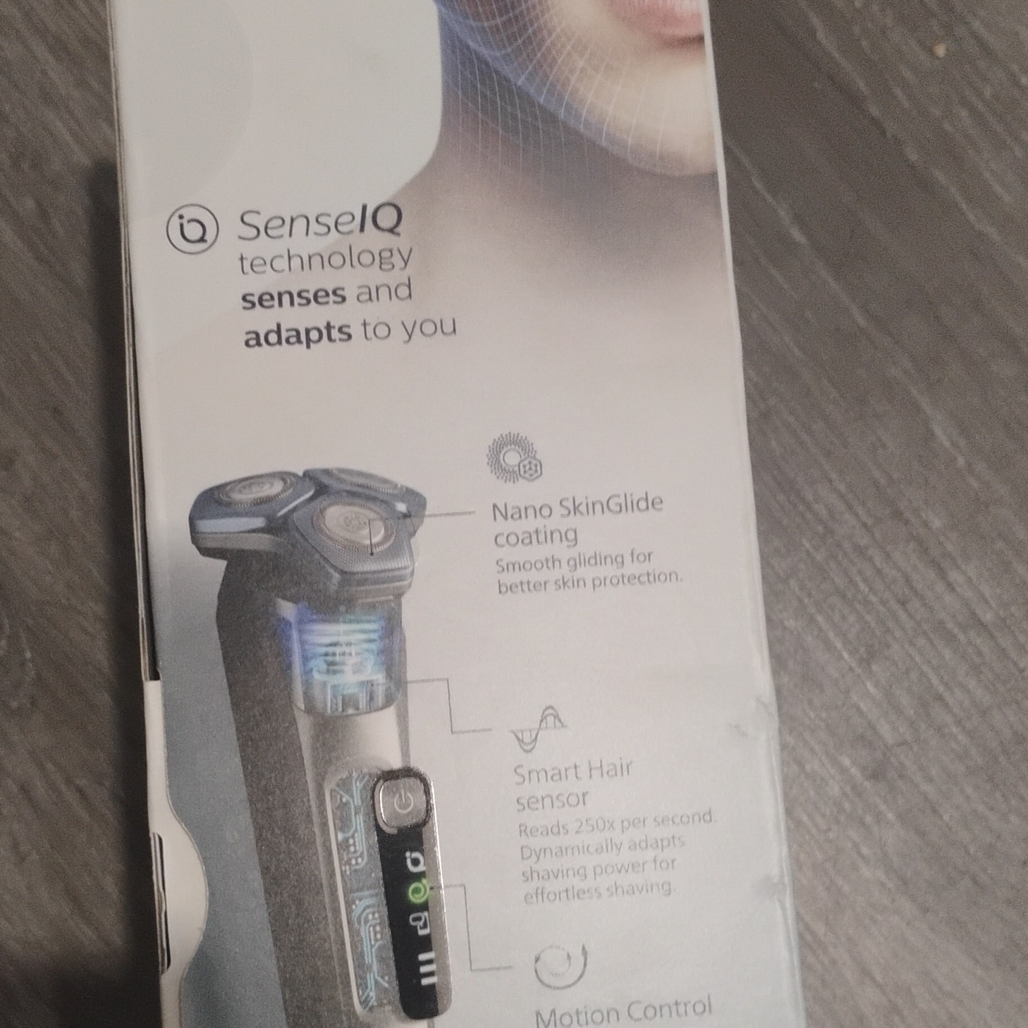 Philips Norelco Shaver 7200 3-Head Rotary Wet & Dry Showerproof Face/Neck