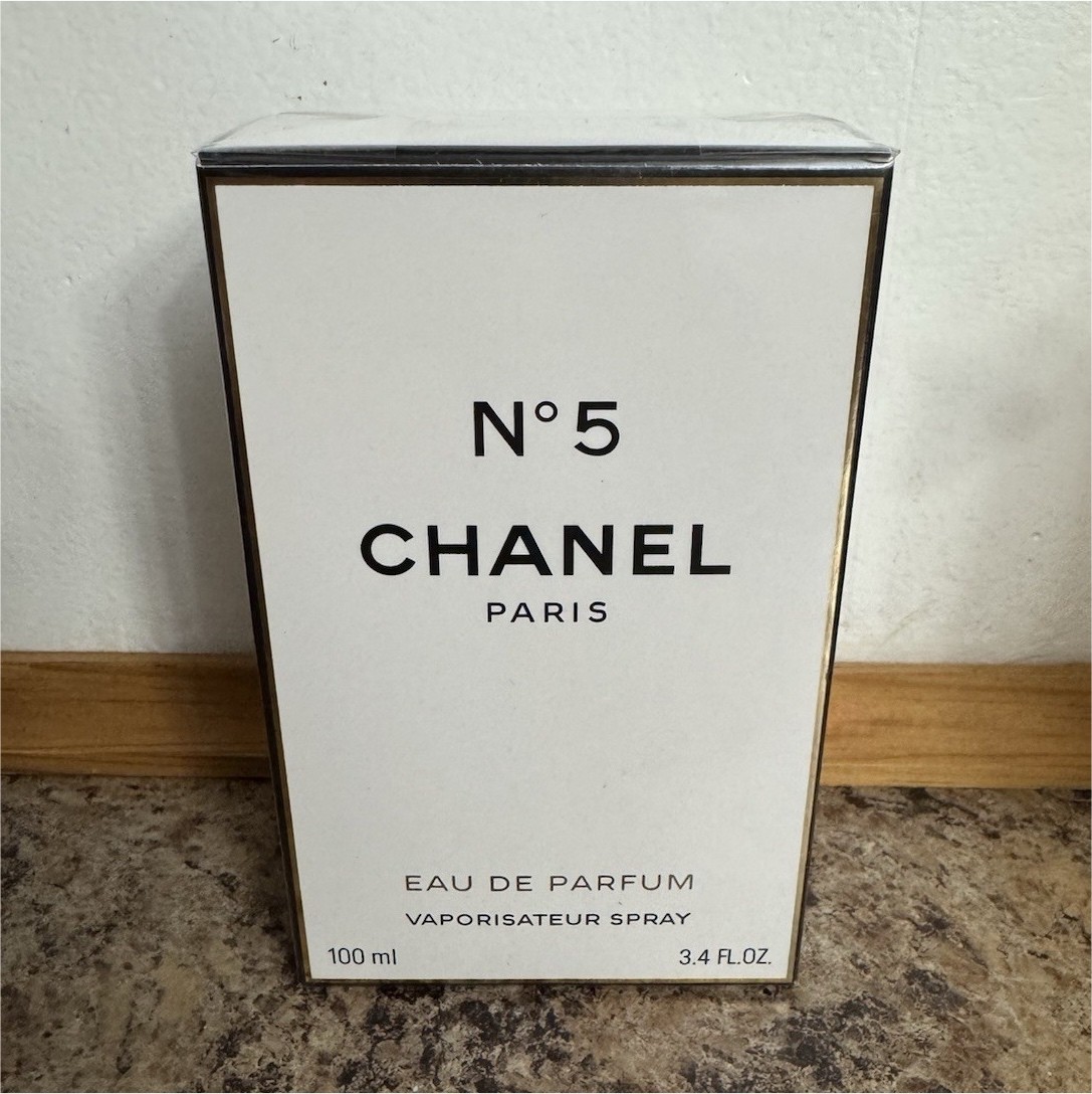 CHANEL N°5 Eau de Parfum Spray Vaporisateur, Regular Size 3.4 fl oz