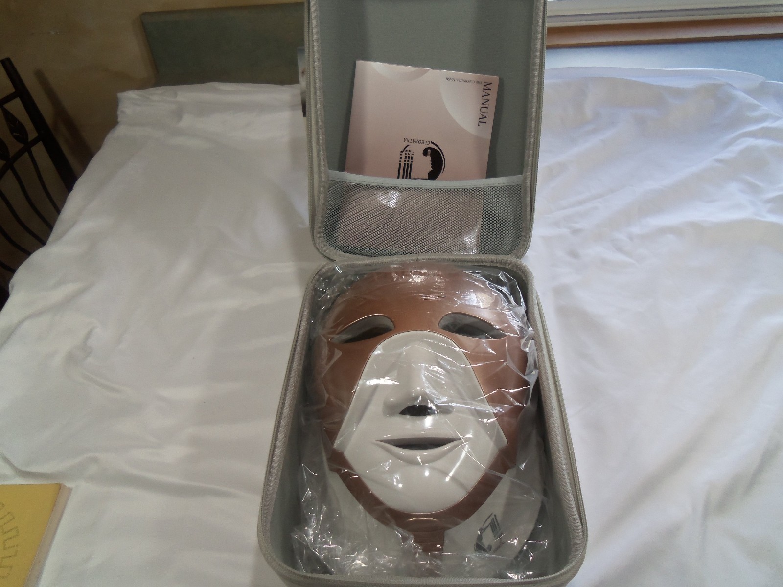 Authentic Cleopatra spa LED Light Therapy Mask BRAND NEW
