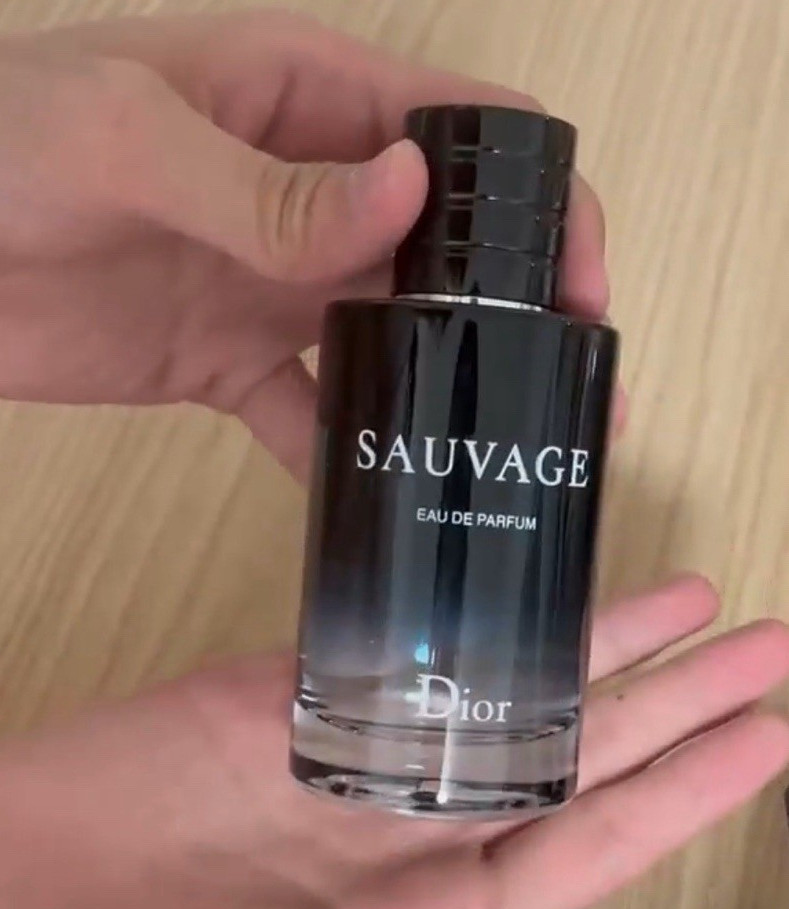 Dior Sauvage Eau de Parfum Vaporisateur Spray Regular Size 3.4 fl oz