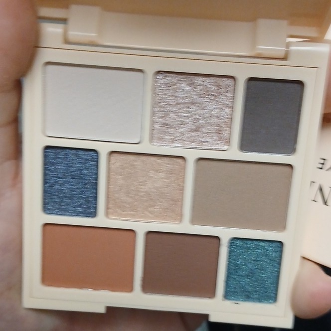 CINTALONDON Living The Eye Life Shimmer Vegan Eyeshadow Palette 6.5g 12M