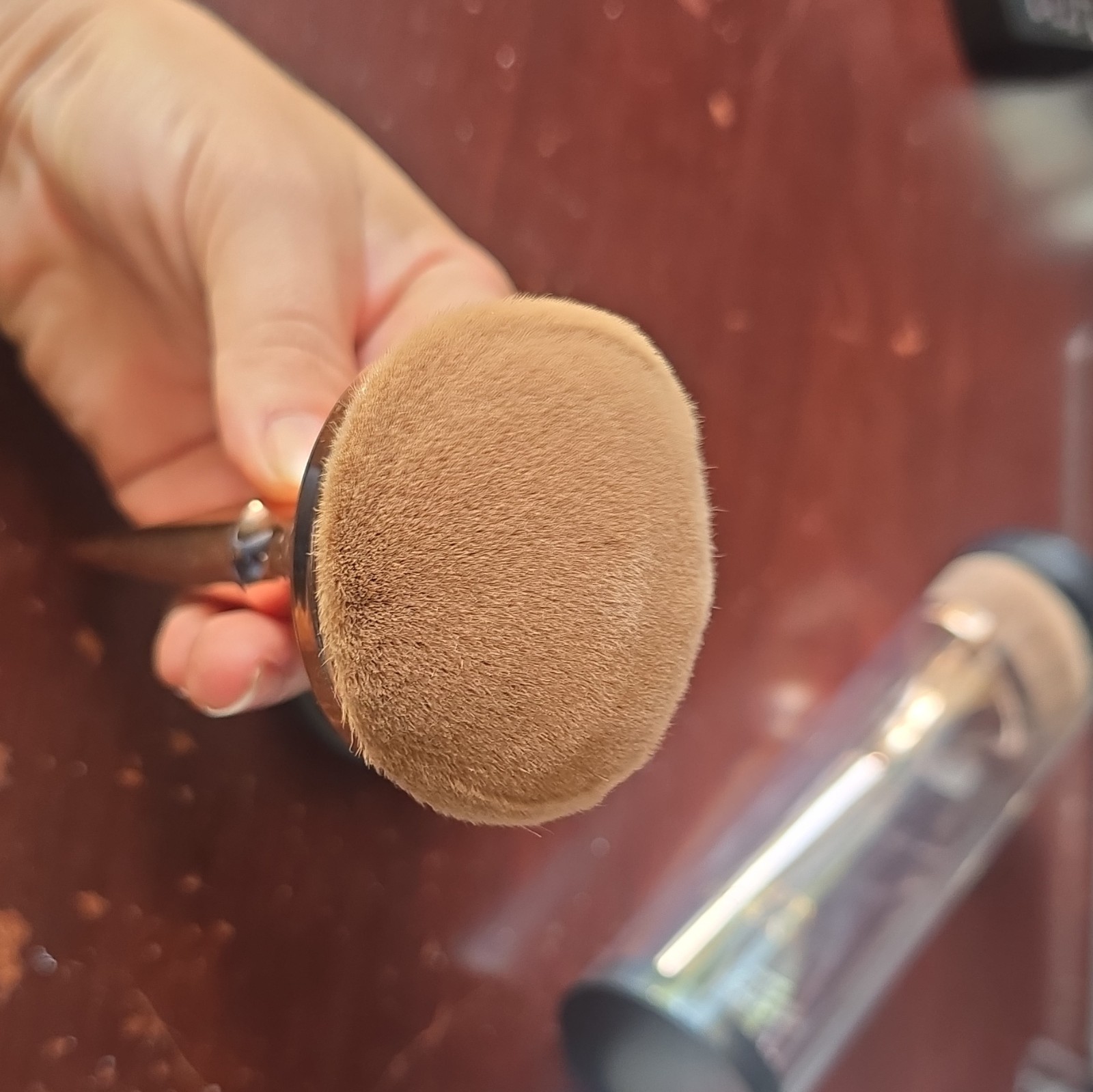 Cheeky Rose Beauty Powder Brush Gold Handle Round Shape Makeup Brush
