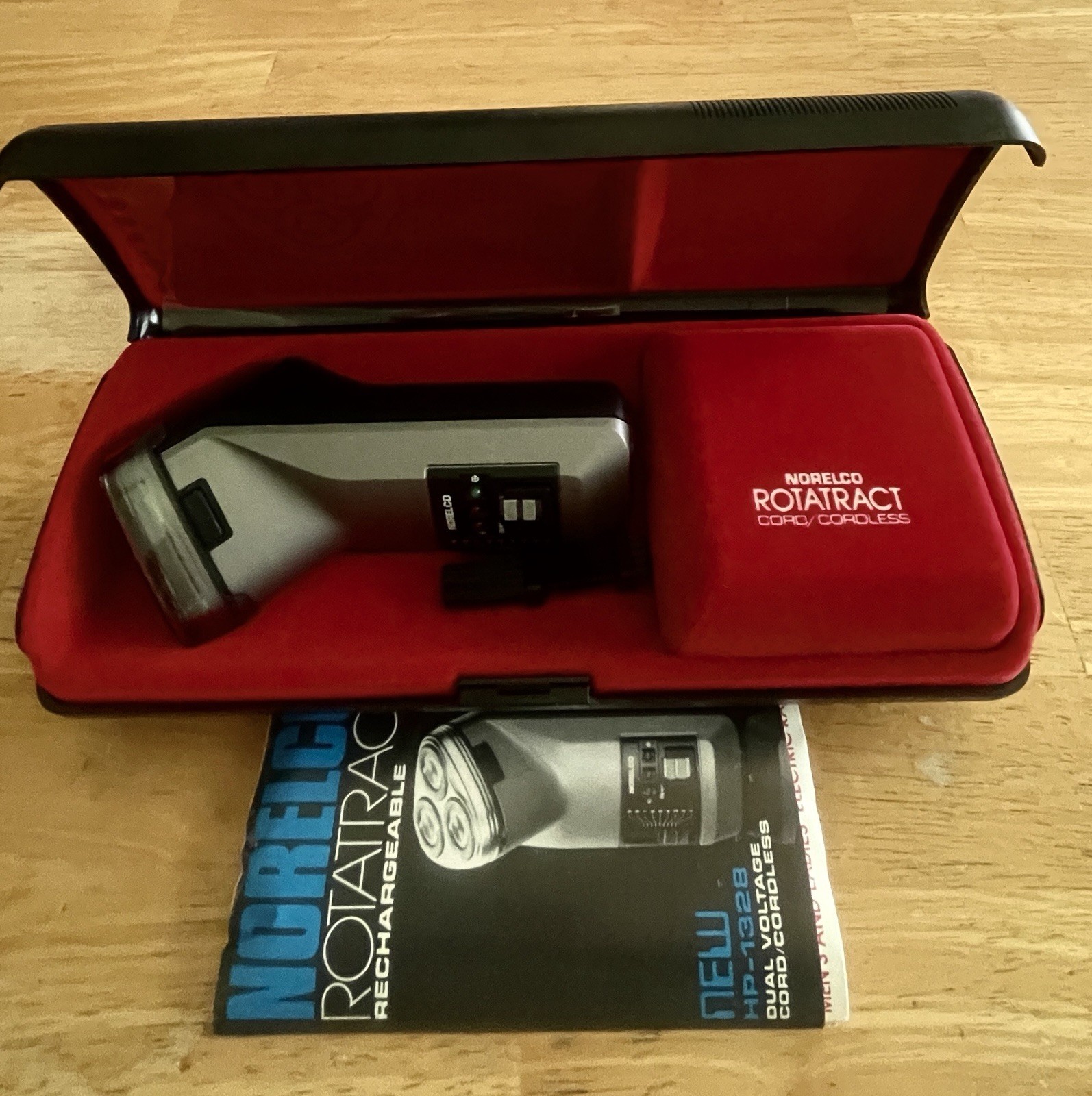 Norelco Rotatract HP1320B Rechargeable Cordless 3-Head Rotary Shaver w/ Case