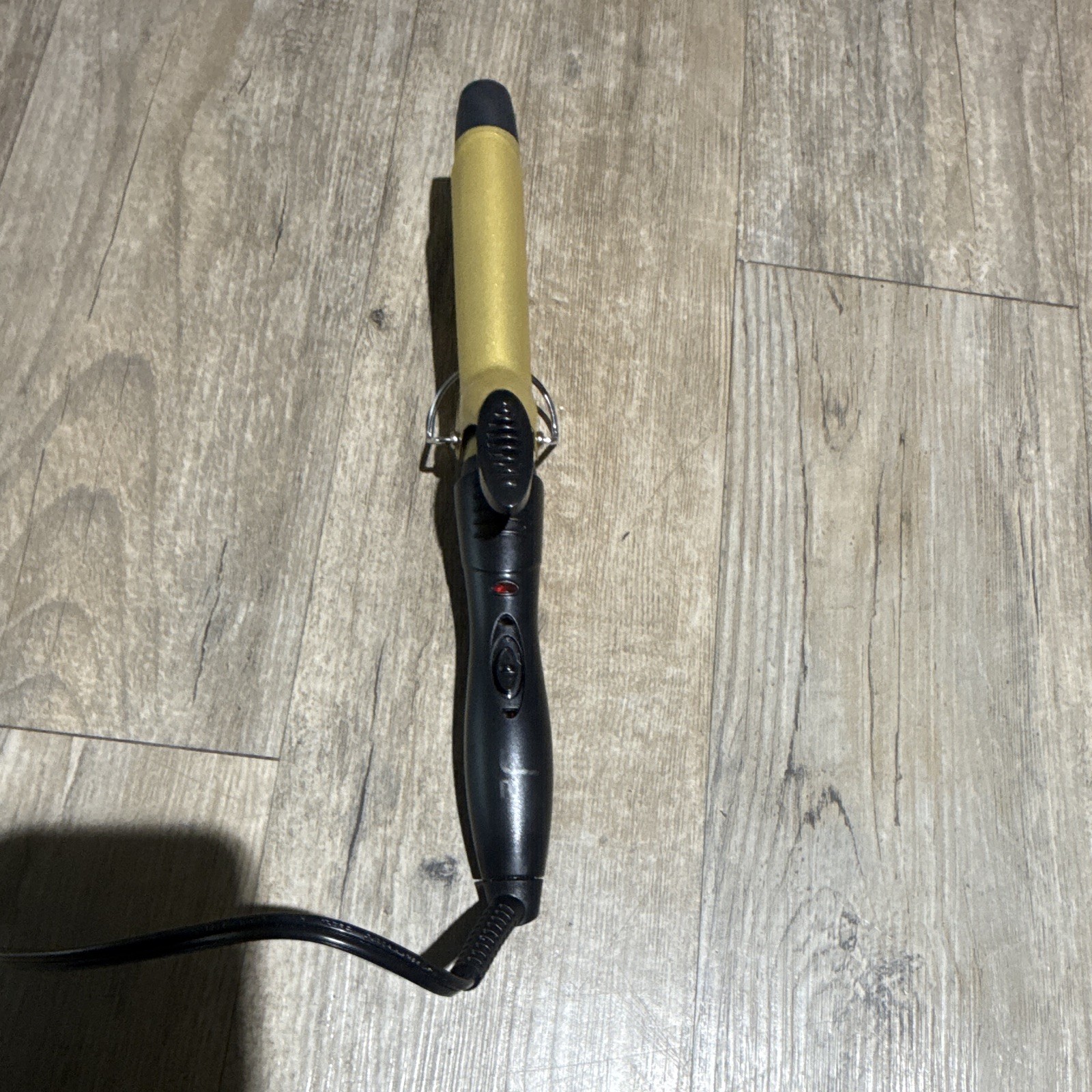 1 in Ceramic Curling Iron 400°F Cool Tip Built-In Safety Stand Black/Gold