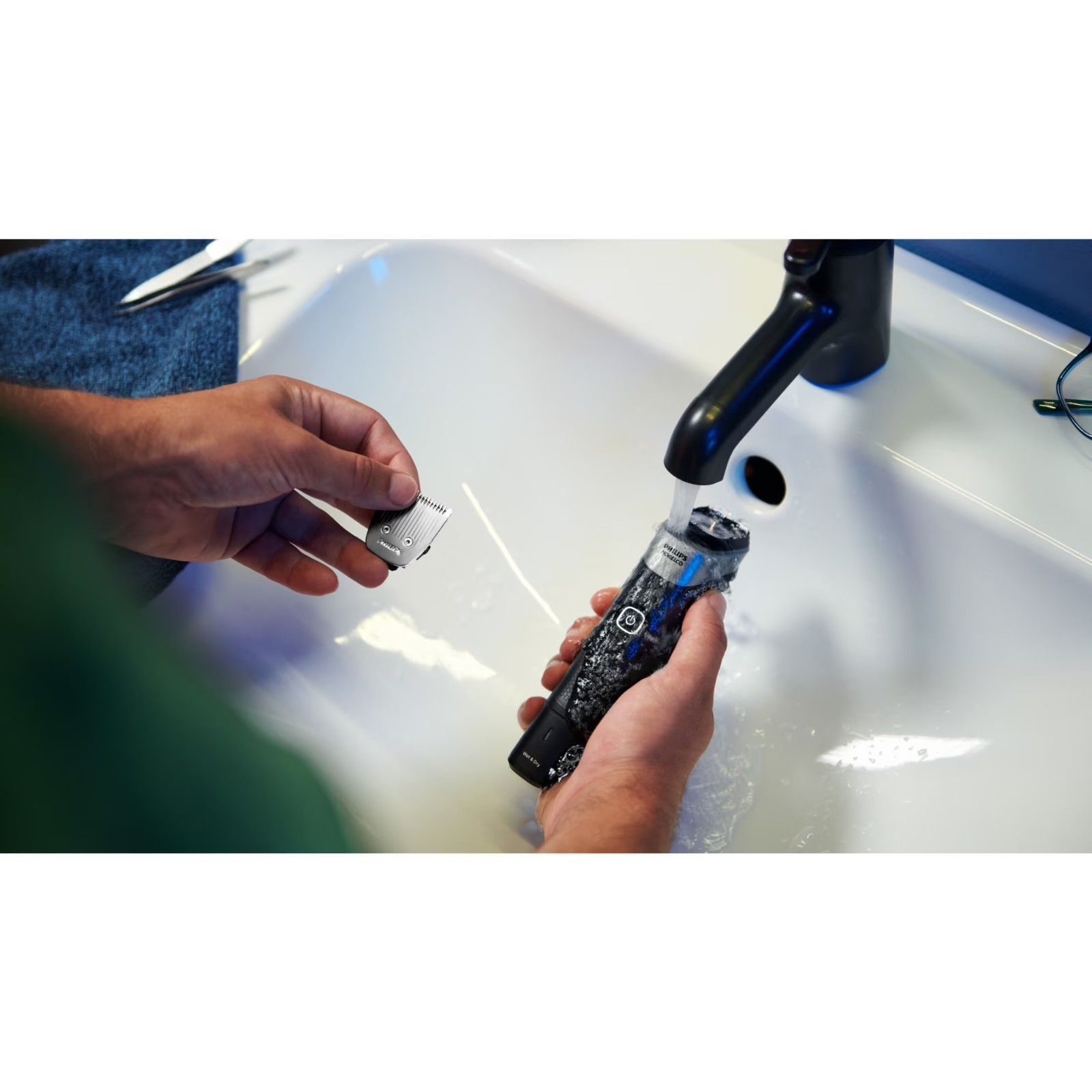 Philips Norelco Multigroom 5000 MG9500/49 Beard Hair Body Trimmer 18 Piece
