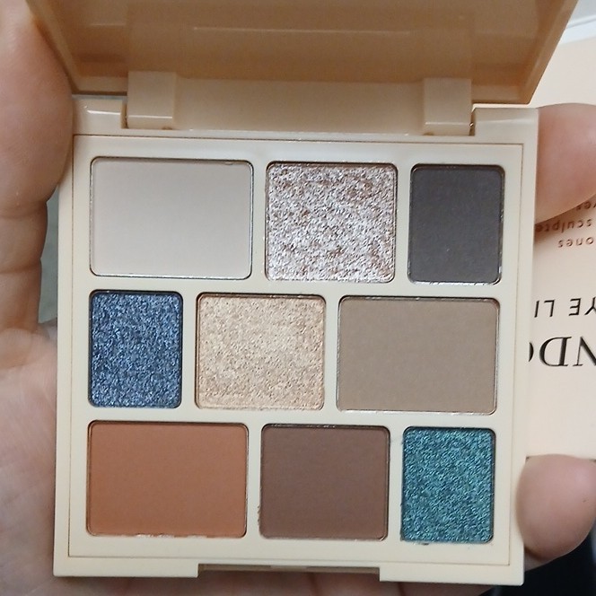 CINTALONDON Living The Eye Life Shimmer Vegan Eyeshadow Palette 6.5g 12M