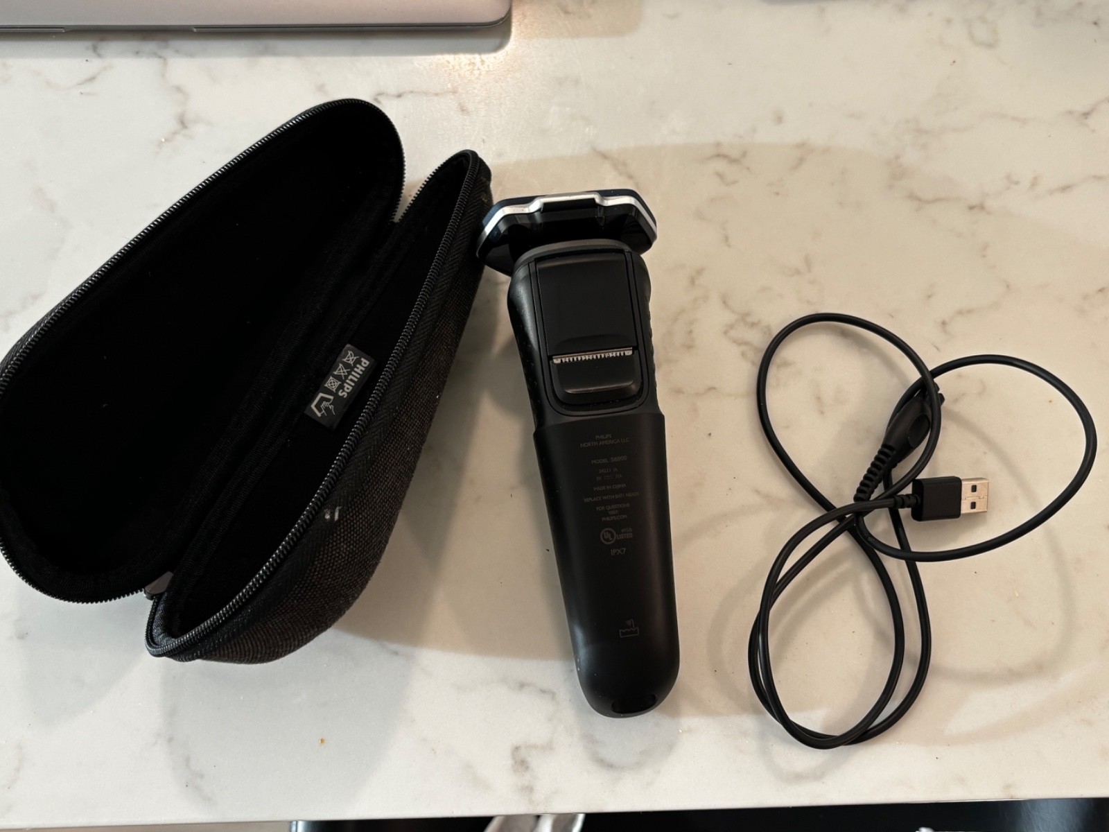 Philips Norelco Shaver 6900 S6900 Wet & Dry shaver electric bundle case and cord
