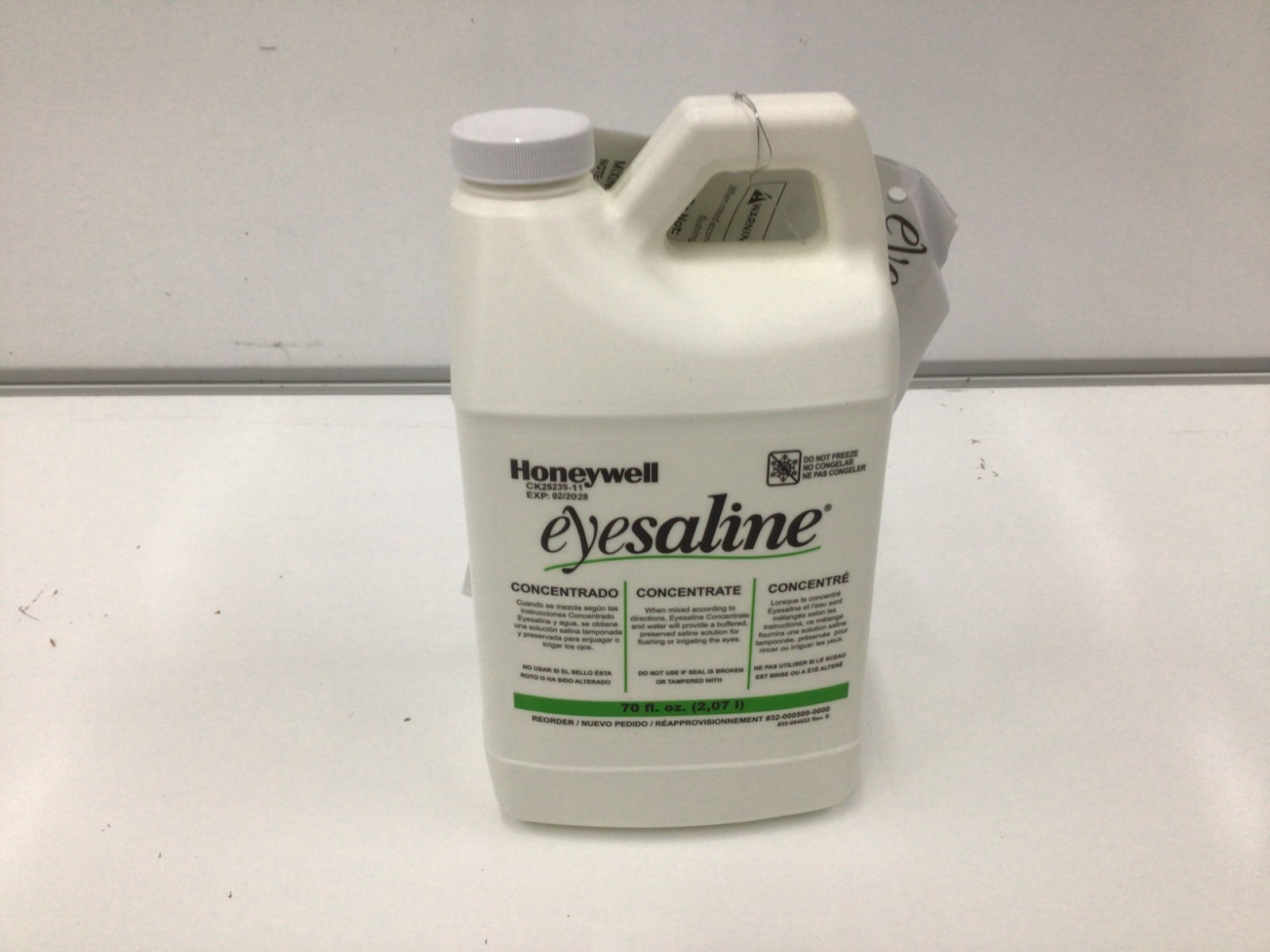 Honeywell Emergency Eyewash 32-000509-0000-H5 Saline Concentrate, 70 oz.,