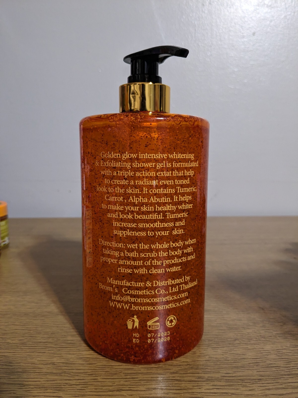 Golden Glow Intensive Whitening Exfoliating Shower Gel 1000ml 1 Pc