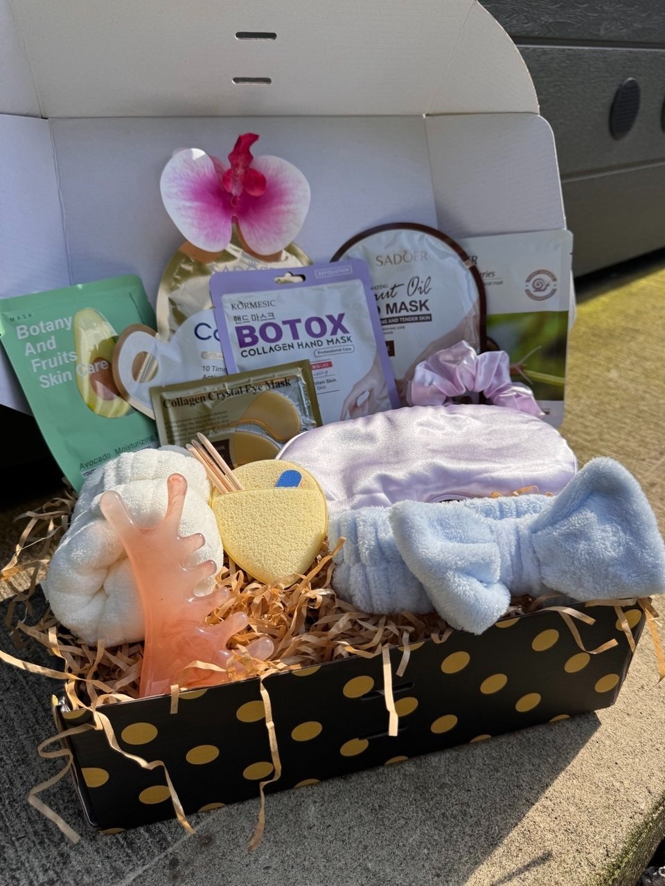 Spa Gift Basket for Women Relaxation Self Care Gift Set Bath & Body Massager