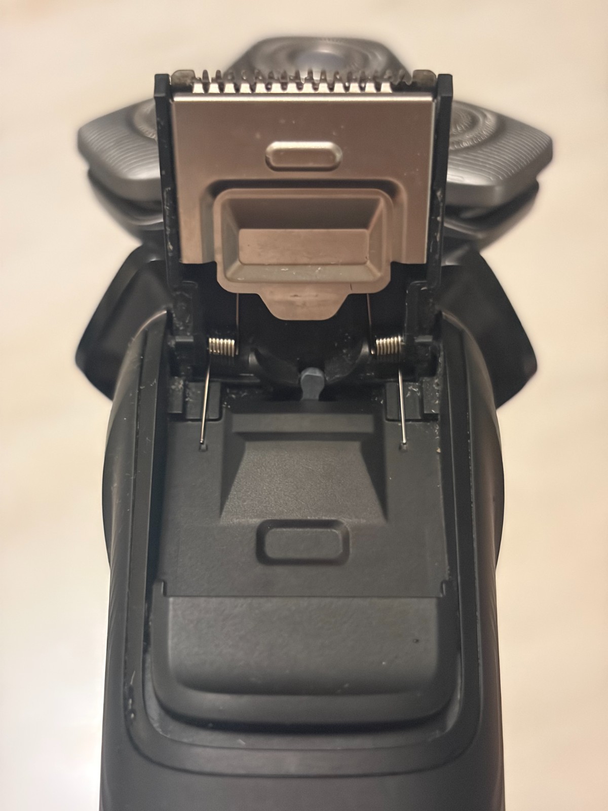 Philips Norelco Shaver 9800