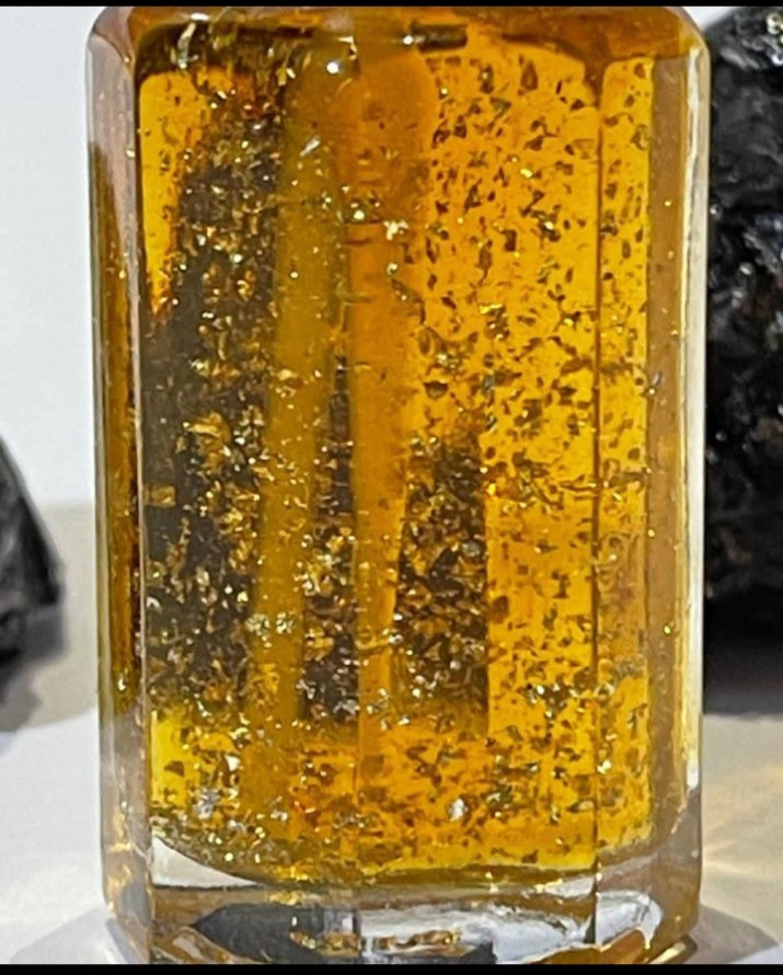Gold Flakes Royal Amber & Laotian Oud – 100% Pure Luxury Perfume – 6ml Tola