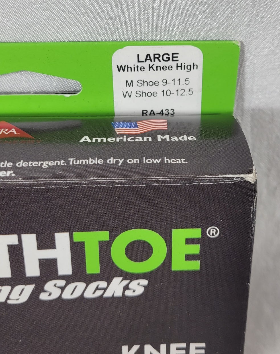 SmoothToe Adult Unisex Energizing Knee High 15-20mmHg Socks – White – L